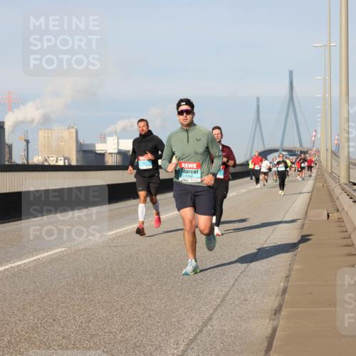 03.10.2025 - Köhlbrandbrückenlauf Lena Gebhardt http://msf.ph/oto/9115643 03.10.2025 09:43:42 Position 2 1143 meine-sportfotos.de