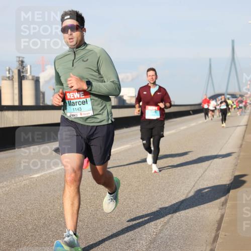 03.10.2025 - Köhlbrandbrückenlauf Lena Gebhardt http://msf.ph/oto/9115729 03.10.2025 09:43:44 Position 2 1143 meine-sportfotos.de