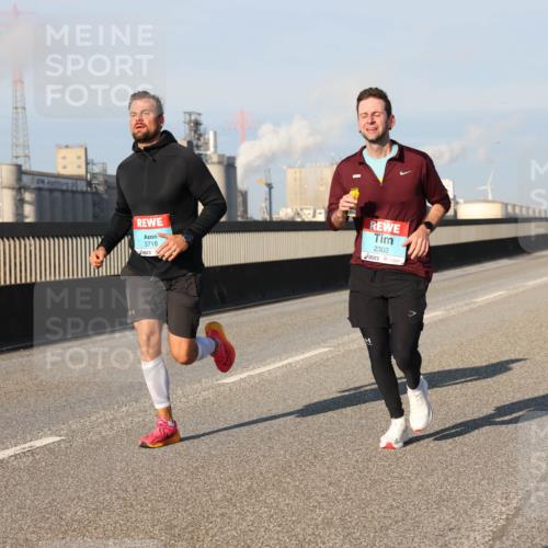 03.10.2025 - Köhlbrandbrückenlauf Lena Gebhardt http://msf.ph/oto/9115767 03.10.2025 09:43:45 Position 2 3718, 2302 meine-sportfotos.de