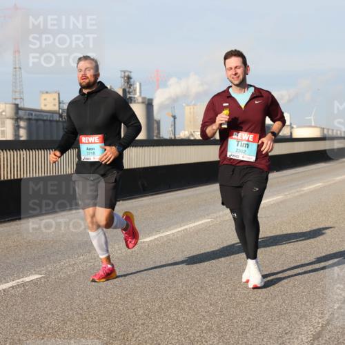 03.10.2025 - Köhlbrandbrückenlauf Lena Gebhardt http://msf.ph/oto/9115777 03.10.2025 09:43:45 Position 2 3718, 2302 meine-sportfotos.de