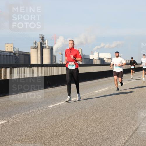 03.10.2025 - Köhlbrandbrückenlauf Lena Gebhardt http://msf.ph/oto/9115922 03.10.2025 09:43:53 Position 2  meine-sportfotos.de