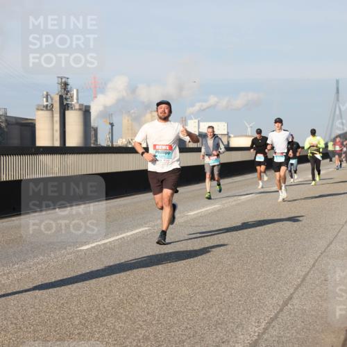 03.10.2025 - Köhlbrandbrückenlauf Lena Gebhardt http://msf.ph/oto/9116008 03.10.2025 09:43:55 Position 2 3358 meine-sportfotos.de