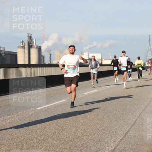 03.10.2025 - Köhlbrandbrückenlauf Lena Gebhardt http://msf.ph/oto/9116021 03.10.2025 09:43:55 Position 2 8 meine-sportfotos.de