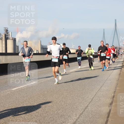 03.10.2025 - Köhlbrandbrückenlauf Lena Gebhardt http://msf.ph/oto/9116094 03.10.2025 09:43:57 Position 2  meine-sportfotos.de