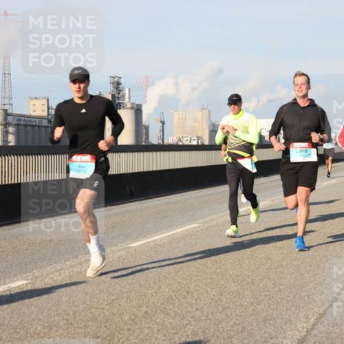 03.10.2025 - Köhlbrandbrückenlauf Lena Gebhardt http://msf.ph/oto/9116236 03.10.2025 09:44:00 Position 2  meine-sportfotos.de