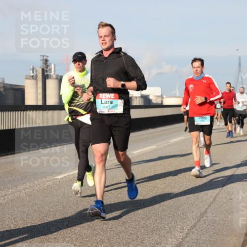 03.10.2025 - Köhlbrandbrückenlauf Lena Gebhardt http://msf.ph/oto/9116282 03.10.2025 09:44:01 Position 2 1067, 3525 meine-sportfotos.de