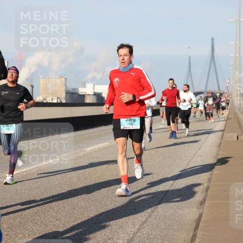 03.10.2025 - Köhlbrandbrückenlauf Lena Gebhardt http://msf.ph/oto/9116321 03.10.2025 09:44:02 Position 2 67, 3087, 3525 meine-sportfotos.de