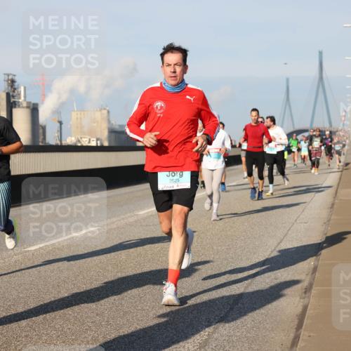 03.10.2025 - Köhlbrandbrückenlauf Lena Gebhardt http://msf.ph/oto/9116337 03.10.2025 09:44:02 Position 2 3087, 3525 meine-sportfotos.de
