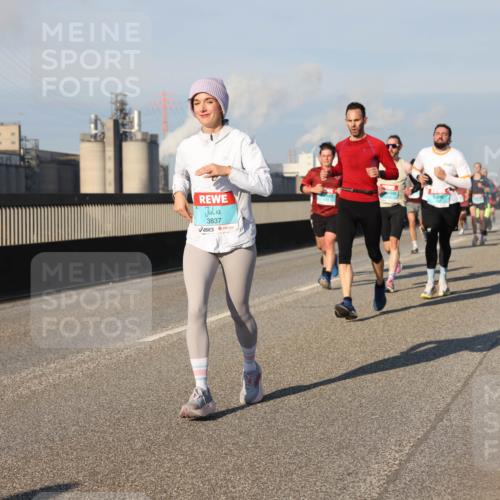03.10.2025 - Köhlbrandbrückenlauf Lena Gebhardt http://msf.ph/oto/9116424 03.10.2025 09:44:04 Position 2 3837 meine-sportfotos.de