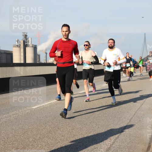 03.10.2025 - Köhlbrandbrückenlauf Lena Gebhardt http://msf.ph/oto/9116467 03.10.2025 09:44:05 Position 2  meine-sportfotos.de