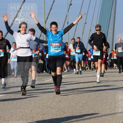 03.10.2025 - Köhlbrandbrückenlauf Strokosch-Dieckow http://msf.ph/oto/9116583 03.10.2025 09:49:25 Position 2 3470, 3471, 3666, 1933 meine-sportfotos.de