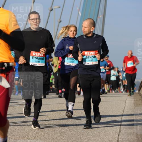 03.10.2025 - Köhlbrandbrückenlauf Strokosch-Dieckow http://msf.ph/oto/9116621 03.10.2025 09:49:32 Position 2 1588, 2230, 1892 meine-sportfotos.de
