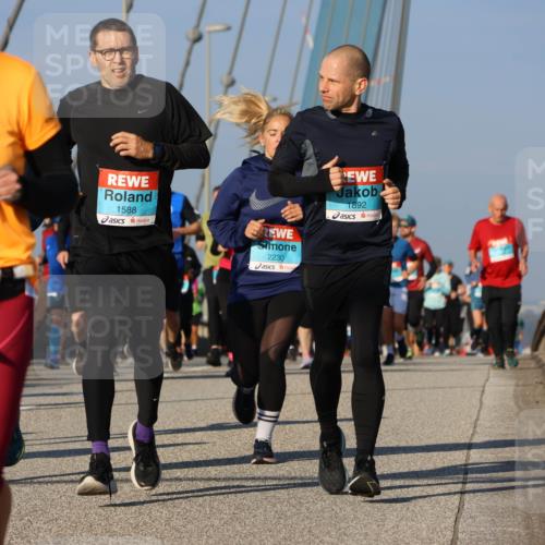 03.10.2025 - Köhlbrandbrückenlauf Strokosch-Dieckow http://msf.ph/oto/9116632 03.10.2025 09:49:32 Position 2 1588, 2230, 1892 meine-sportfotos.de