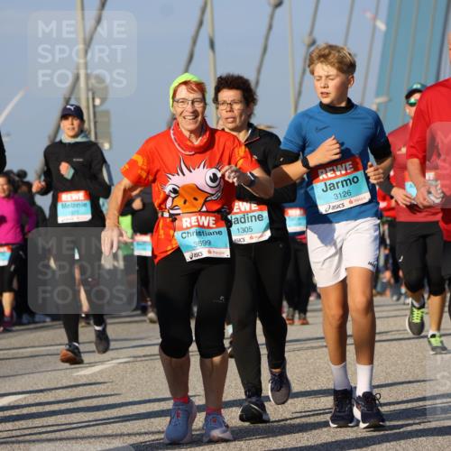 03.10.2025 - Köhlbrandbrückenlauf Strokosch-Dieckow http://msf.ph/oto/9116697 03.10.2025 09:49:42 Position 2 3699, 1305, 3126, 1498 meine-sportfotos.de