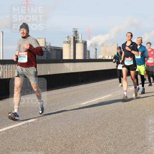 03.10.2025 - Köhlbrandbrückenlauf Lena Gebhardt http://msf.ph/oto/9116700 03.10.2025 09:44:10 Position 2 1237, 40 meine-sportfotos.de