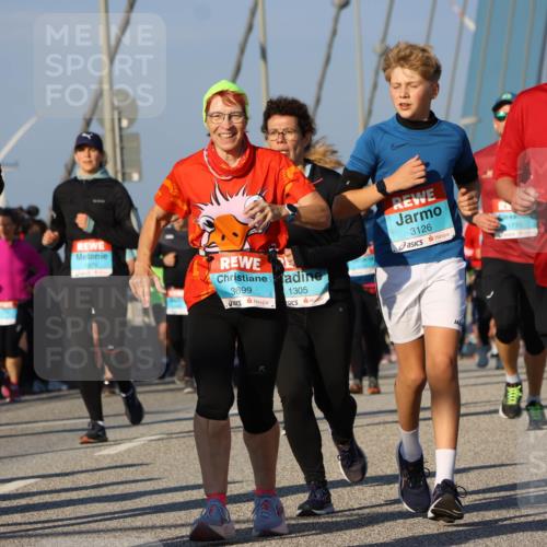 03.10.2025 - Köhlbrandbrückenlauf Strokosch-Dieckow http://msf.ph/oto/9116702 03.10.2025 09:49:42 Position 2 1979, 3699, 1305, 3126, 1770, 1498 meine-sportfotos.de