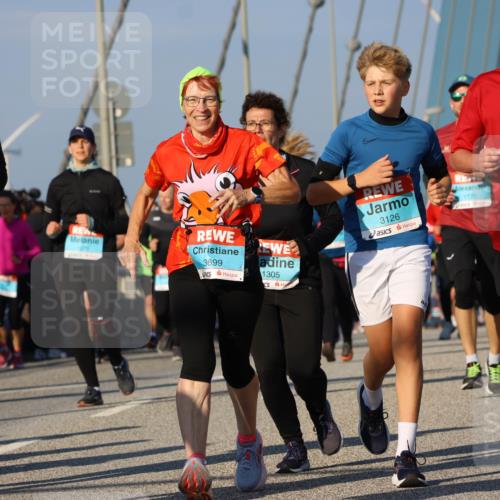03.10.2025 - Köhlbrandbrückenlauf Strokosch-Dieckow http://msf.ph/oto/9116709 03.10.2025 09:49:42 Position 2 3699, 1305, 3126, 1770, 1498 meine-sportfotos.de