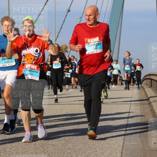 03.10.2025 - Köhlbrandbrückenlauf Strokosch-Dieckow http://msf.ph/oto/9116718 03.10.2025 09:49:45 Position 2 3126, 3699, 1498 meine-sportfotos.de