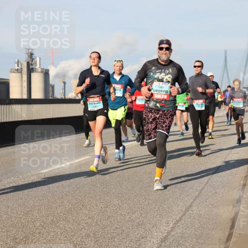 03.10.2025 - Köhlbrandbrückenlauf Lena Gebhardt http://msf.ph/oto/9116720 03.10.2025 09:44:10 Position 2 1087, 901 meine-sportfotos.de