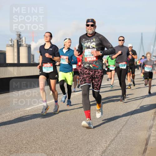 03.10.2025 - Köhlbrandbrückenlauf Lena Gebhardt http://msf.ph/oto/9116729 03.10.2025 09:44:11 Position 2 1087, 1185, 9, 140 meine-sportfotos.de