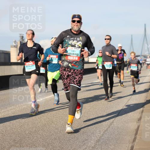03.10.2025 - Köhlbrandbrückenlauf Lena Gebhardt http://msf.ph/oto/9116750 03.10.2025 09:44:11 Position 2 1087, 1063 meine-sportfotos.de
