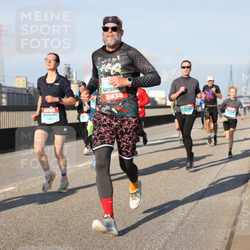 03.10.2025 - Köhlbrandbrückenlauf Lena Gebhardt http://msf.ph/oto/9116766 03.10.2025 09:44:11 Position 2 1087, 3 meine-sportfotos.de