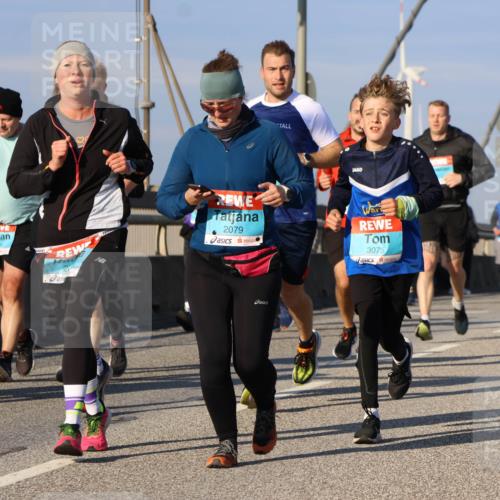 03.10.2025 - Köhlbrandbrückenlauf Strokosch-Dieckow http://msf.ph/oto/9116776 03.10.2025 09:49:52 Position 2 2826, 30, 20, 2079, 3075, 1010, 3648 meine-sportfotos.de