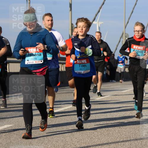 03.10.2025 - Köhlbrandbrückenlauf Strokosch-Dieckow http://msf.ph/oto/9116784 03.10.2025 09:49:53 Position 2 2098, 2079, 3075, 3372 meine-sportfotos.de