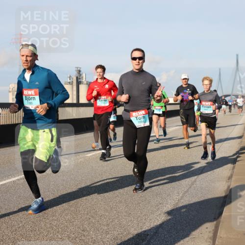 03.10.2025 - Köhlbrandbrückenlauf Lena Gebhardt http://msf.ph/oto/9116826 03.10.2025 09:44:12 Position 2 1185, 118, 1054, 2997 meine-sportfotos.de