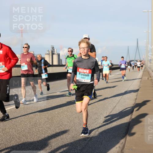 03.10.2025 - Köhlbrandbrückenlauf Lena Gebhardt http://msf.ph/oto/9116880 03.10.2025 09:44:14 Position 2 1175, 1118, 2997 meine-sportfotos.de