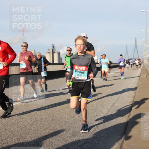 03.10.2025 - Köhlbrandbrückenlauf Lena Gebhardt http://msf.ph/oto/9116891 03.10.2025 09:44:14 Position 2 175, 1118, 2997 meine-sportfotos.de