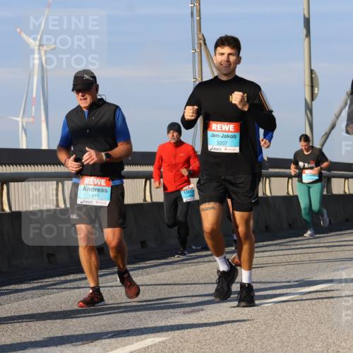 03.10.2025 - Köhlbrandbrückenlauf Strokosch-Dieckow http://msf.ph/oto/9116921 03.10.2025 09:50:10 Position 2 2155, 1471, 3207, 3206 meine-sportfotos.de