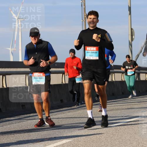 03.10.2025 - Köhlbrandbrückenlauf Strokosch-Dieckow http://msf.ph/oto/9116930 03.10.2025 09:50:10 Position 2 2155, 1471, 3207, 3206 meine-sportfotos.de