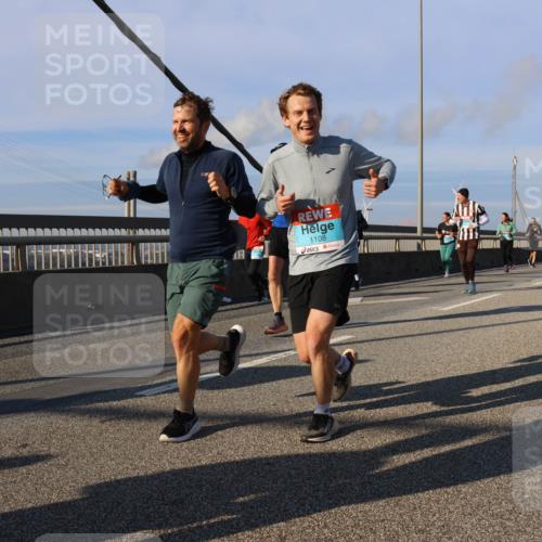 03.10.2025 - Köhlbrandbrückenlauf Strokosch-Dieckow http://msf.ph/oto/9117016 03.10.2025 09:50:15 Position 2 1108 meine-sportfotos.de