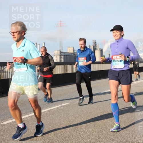 03.10.2025 - Köhlbrandbrückenlauf Lena Gebhardt http://msf.ph/oto/9117049 03.10.2025 09:44:17 Position 2 1639, 1383 meine-sportfotos.de