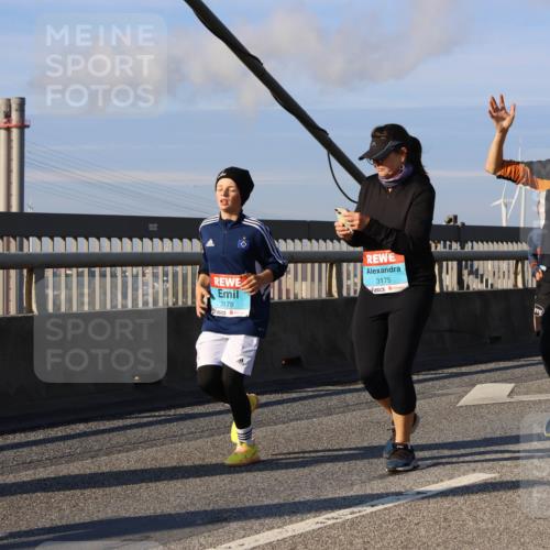 03.10.2025 - Köhlbrandbrückenlauf Strokosch-Dieckow http://msf.ph/oto/9117103 03.10.2025 09:50:25 Position 2 3178, 3175, 1925 meine-sportfotos.de