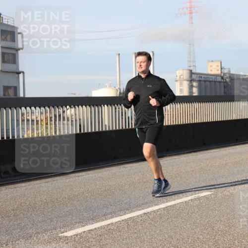 03.10.2025 - Köhlbrandbrückenlauf Lena Gebhardt http://msf.ph/oto/9117166 03.10.2025 09:44:20 Position 2  meine-sportfotos.de
