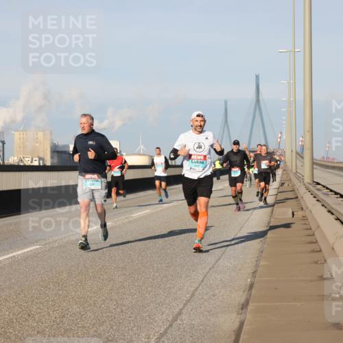 03.10.2025 - Köhlbrandbrückenlauf Lena Gebhardt http://msf.ph/oto/9117225 03.10.2025 09:44:22 Position 2 3137 meine-sportfotos.de