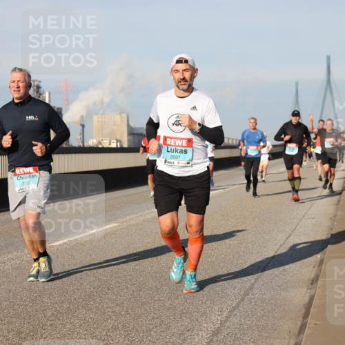 03.10.2025 - Köhlbrandbrückenlauf Lena Gebhardt http://msf.ph/oto/9117303 03.10.2025 09:44:24 Position 2 3137, 2697 meine-sportfotos.de