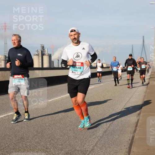 03.10.2025 - Köhlbrandbrückenlauf Lena Gebhardt http://msf.ph/oto/9117327 03.10.2025 09:44:24 Position 2 3137, 2697 meine-sportfotos.de