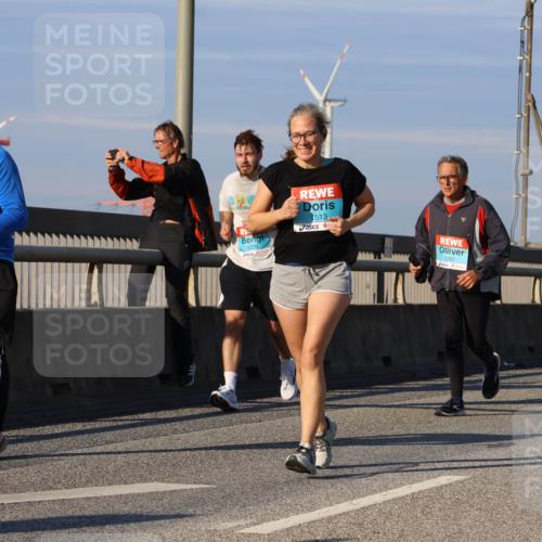 03.10.2025 - Köhlbrandbrückenlauf Strokosch-Dieckow http://msf.ph/oto/9117343 03.10.2025 09:50:52 Position 2 3276, 1513, 1287 meine-sportfotos.de