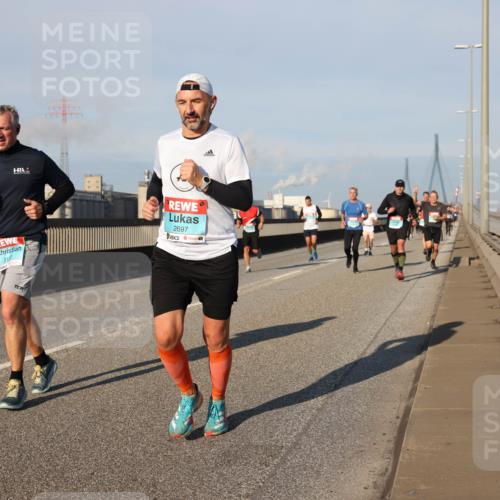 03.10.2025 - Köhlbrandbrückenlauf Lena Gebhardt http://msf.ph/oto/9117346 03.10.2025 09:44:24 Position 2 2697 meine-sportfotos.de