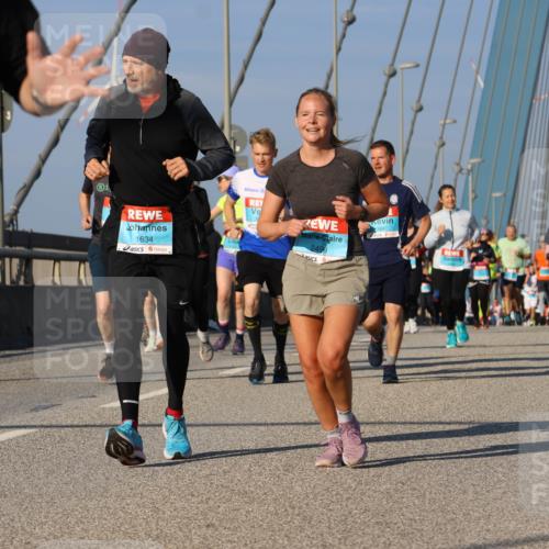 03.10.2025 - Köhlbrandbrückenlauf Strokosch-Dieckow http://msf.ph/oto/9117372 03.10.2025 09:50:56 Position 2 303, 1634, 2499 meine-sportfotos.de