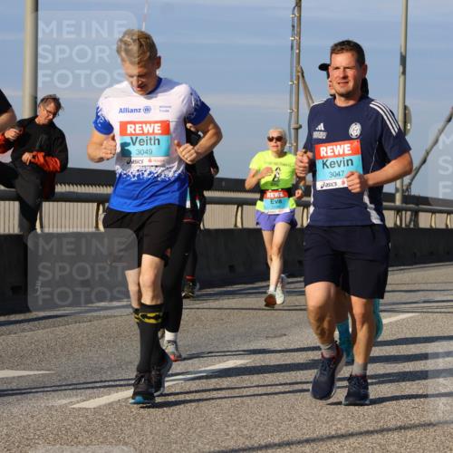 03.10.2025 - Köhlbrandbrückenlauf Strokosch-Dieckow http://msf.ph/oto/9117439 03.10.2025 09:51:01 Position 2 3048, 3049, 3106, 3047 meine-sportfotos.de