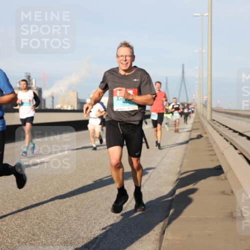 03.10.2025 - Köhlbrandbrückenlauf Lena Gebhardt http://msf.ph/oto/9117521 03.10.2025 09:44:28 Position 2 1077 meine-sportfotos.de