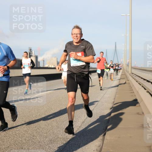 03.10.2025 - Köhlbrandbrückenlauf Lena Gebhardt http://msf.ph/oto/9117543 03.10.2025 09:44:28 Position 2 1247, 1077 meine-sportfotos.de