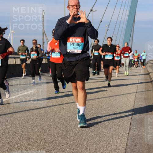 03.10.2025 - Köhlbrandbrückenlauf Strokosch-Dieckow http://msf.ph/oto/9117552 03.10.2025 09:51:11 Position 2 1807, 1480, 1666, 1649 meine-sportfotos.de