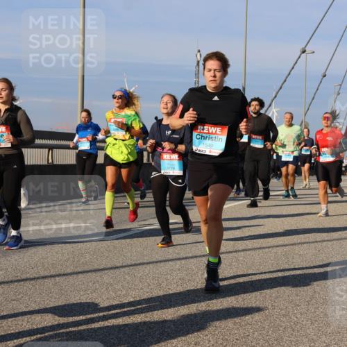 03.10.2025 - Köhlbrandbrückenlauf Strokosch-Dieckow http://msf.ph/oto/9117562 03.10.2025 09:51:13 Position 2 1821, 3779, 1649 meine-sportfotos.de