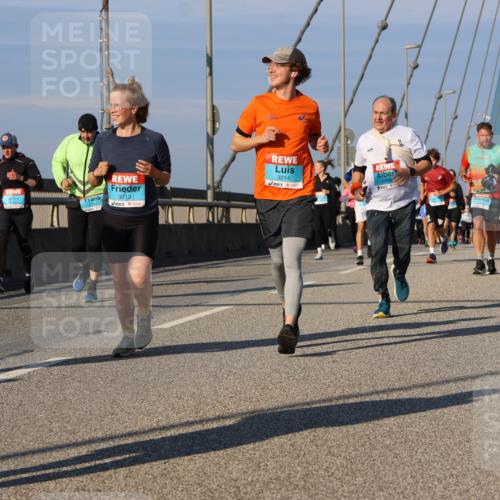 03.10.2025 - Köhlbrandbrückenlauf Strokosch-Dieckow http://msf.ph/oto/9117593 03.10.2025 09:51:18 Position 2 2724, 3213, 3214 meine-sportfotos.de