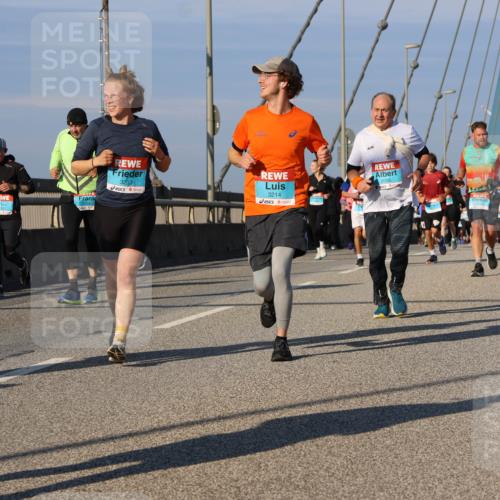 03.10.2025 - Köhlbrandbrückenlauf Strokosch-Dieckow http://msf.ph/oto/9117601 03.10.2025 09:51:18 Position 2 3761, 2724, 3213, 3214, 2056 meine-sportfotos.de